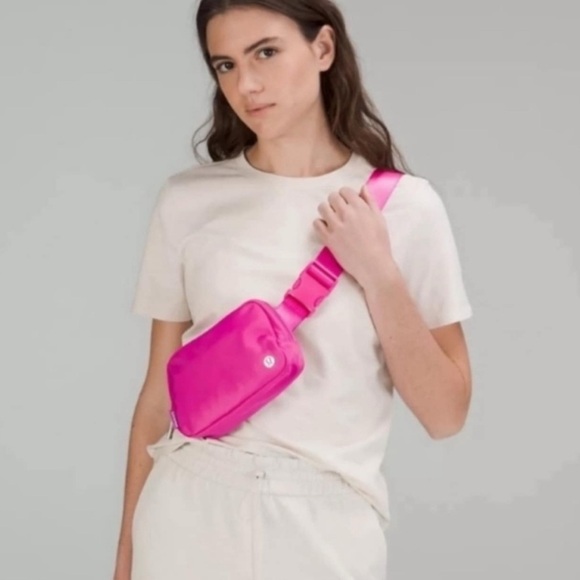 Lululemon everywhere belt bag - Picture 2 of 8